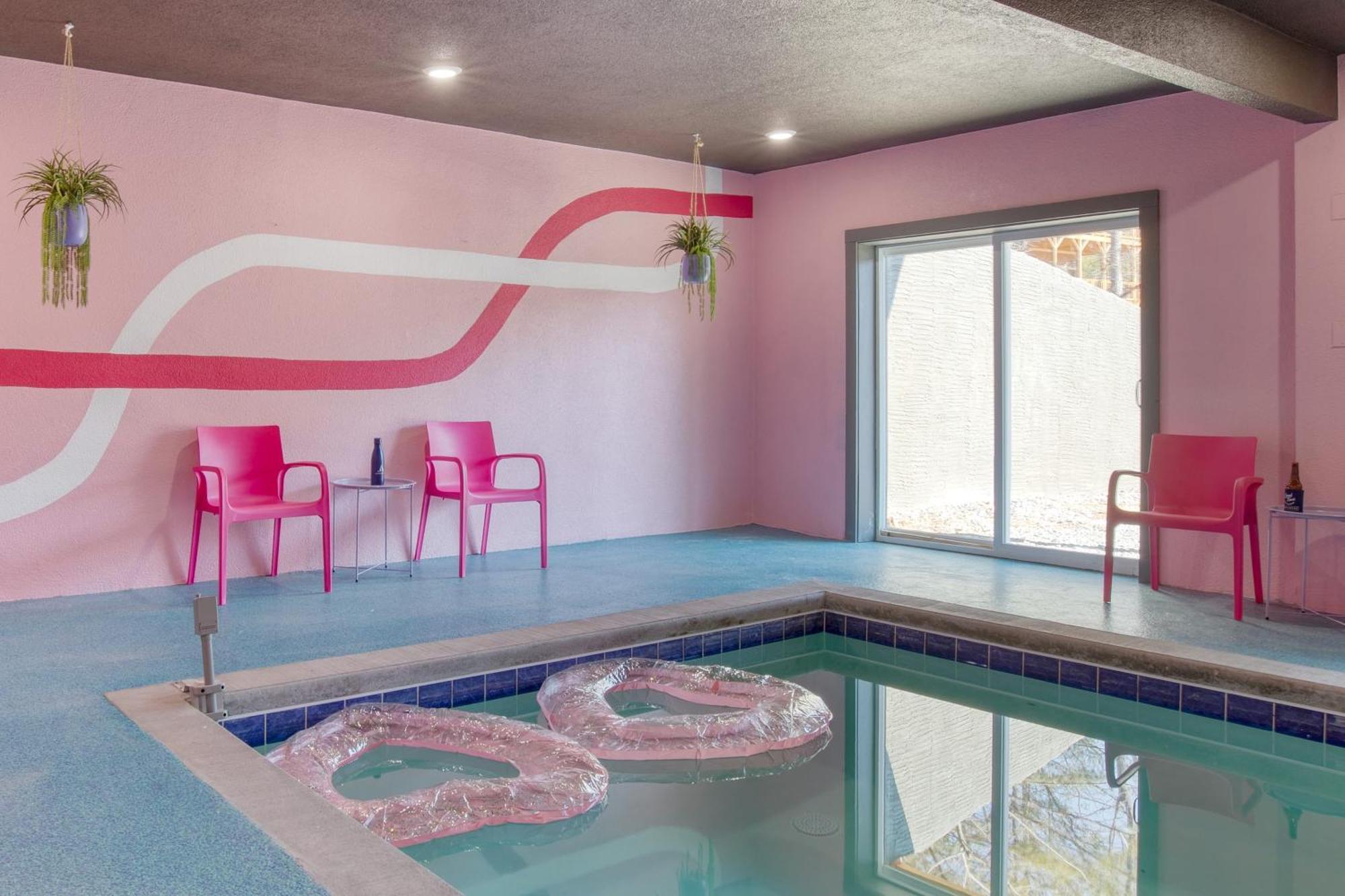 Pink Pines Avantstay Luxury Aesthetic Dream Home Indoor Pool Hot Tub Pigeon Forge Exterior photo
