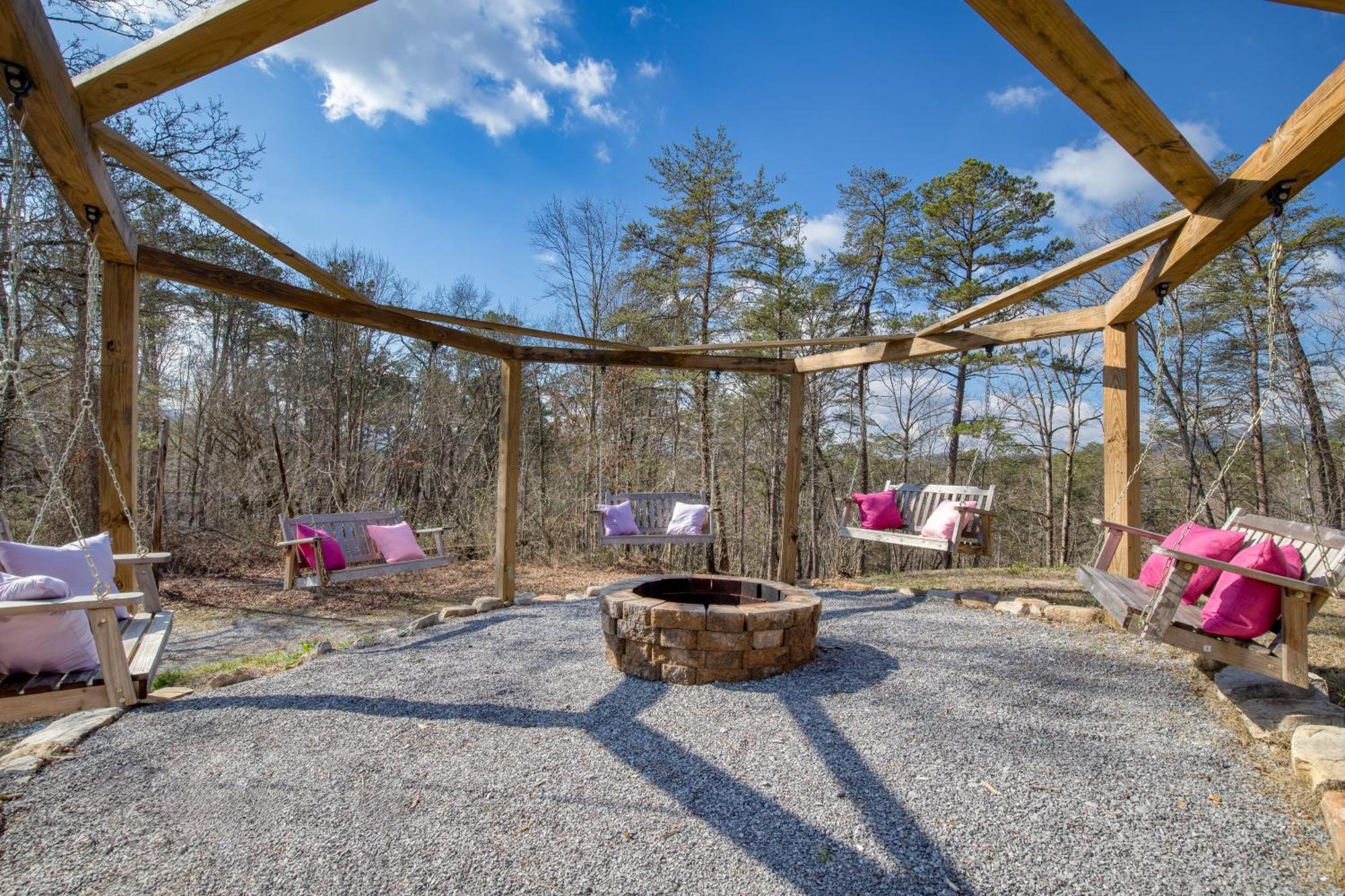 Pink Pines Avantstay Luxury Aesthetic Dream Home Indoor Pool Hot Tub Pigeon Forge Exterior photo